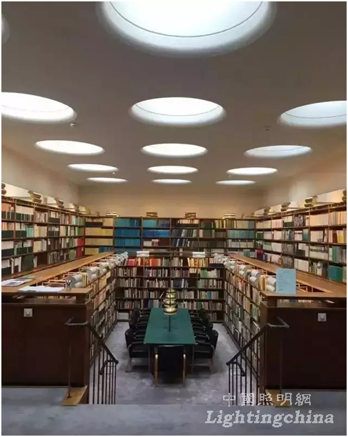 阿尔托的图书馆天花灯光处理方式,至今为很多设计师借鉴